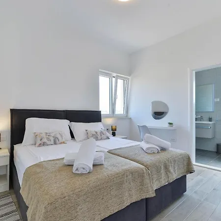 Manuela With Heated Pool 400 Meters From The Sea - By Ta Leut Agency Vila Vrsi
