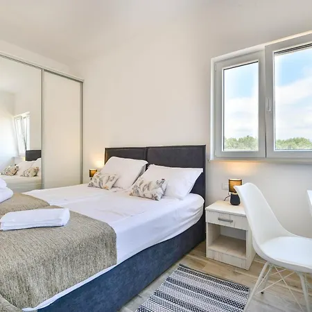 Manuela With Heated Pool 400 Meters From The Sea - By Ta Leut Agency Vrsi