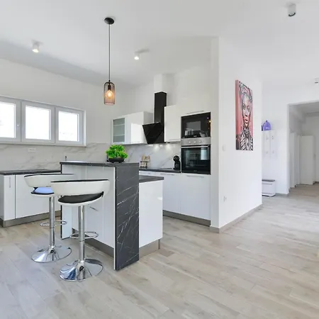 Manuela With Heated Pool 400 Meters From The Sea - By Ta Leut Agency Vila Vrsi