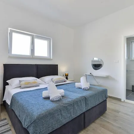 Vila Manuela With Heated Pool 400 Meters From The Sea - By Ta Leut Agency Vrsi