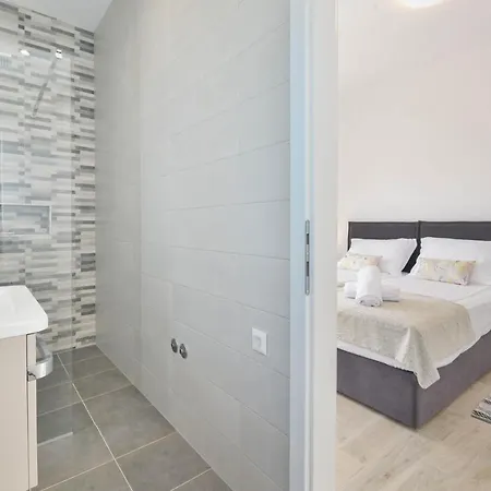 Vila Manuela With Heated Pool 400 Meters From The Sea - By Ta Leut Agency Vrsi