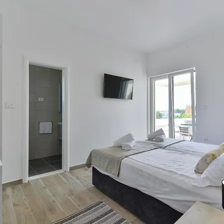 Manuela With Heated Pool 400 Meters From The Sea - By Ta Leut Agency Vrsi