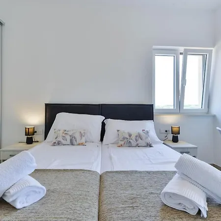 Manuela With Heated Pool 400 Meters From The Sea - By Ta Leut Agency Vrsi