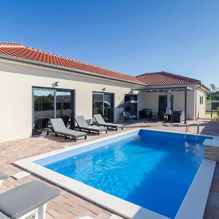 Manuela With Heated Pool 400 Meters From The Sea - By Ta Leut Agency Vrsi