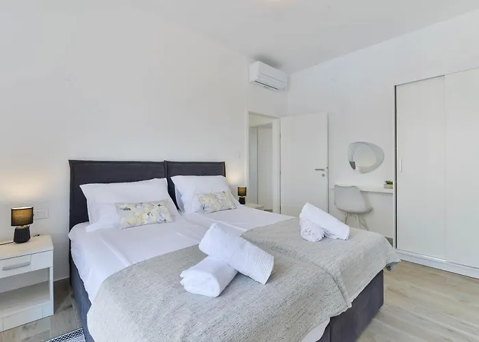 Manuela With Heated Pool 400 Meters From The Sea - By Ta Leut Agency Villa Vrsi