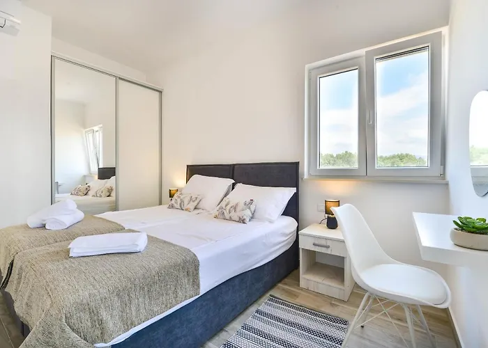 Manuela With Heated Pool 400 Meters From The Sea - By Ta Leut Agency Vrsi