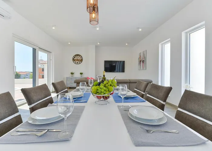 Manuela With Heated Pool 400 Meters From The Sea - By Ta Leut Agency Vrsi
