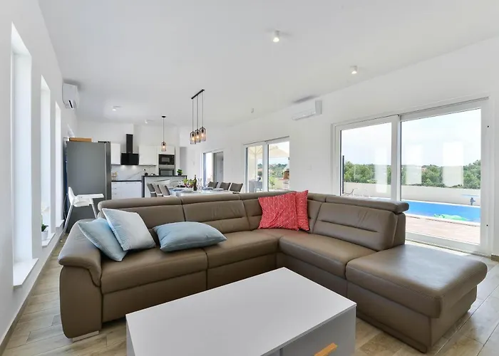 Vila Manuela With Heated Pool 400 Meters From The Sea - By Ta Leut Agency Vrsi