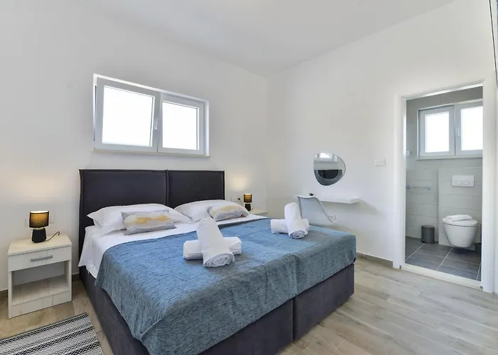 Vila Manuela With Heated Pool 400 Meters From The Sea - By Ta Leut Agency Vrsi