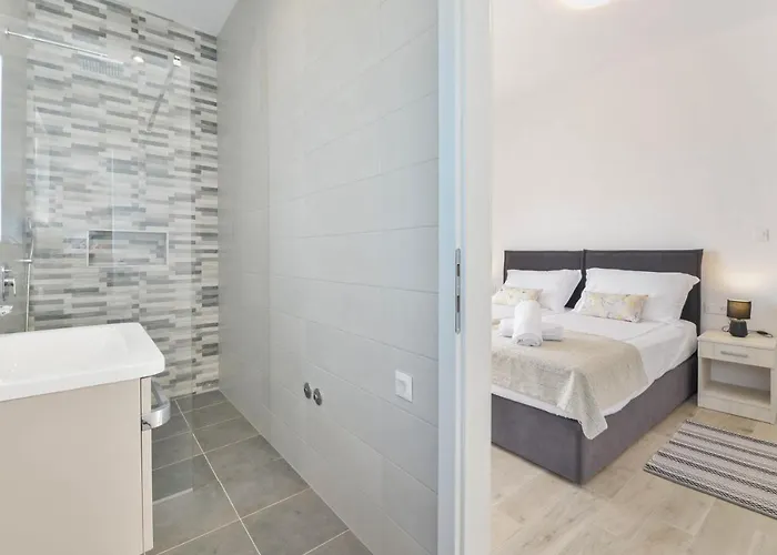 Villa Manuela With Heated Pool 400 Meters From The Sea - By Ta Leut Agency Vrsi