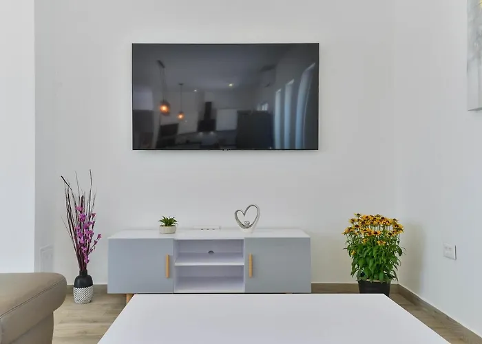 Vila Manuela With Heated Pool 400 Meters From The Sea - By Ta Leut Agency Vrsi