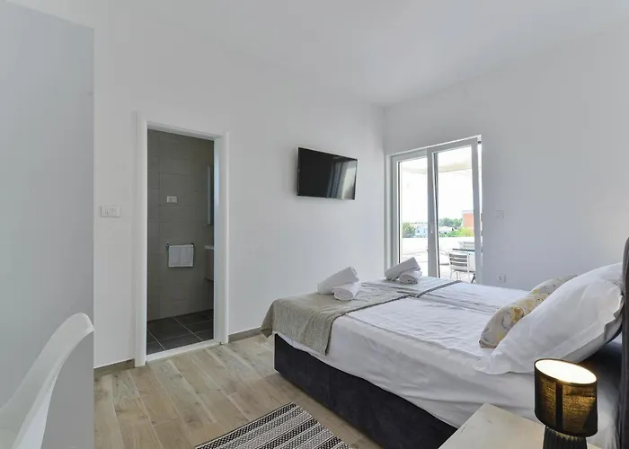 Manuela With Heated Pool 400 Meters From The Sea - By Ta Leut Agency Vrsi
