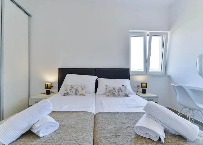 Manuela With Heated Pool 400 Meters From The Sea - By Ta Leut Agency Vrsi