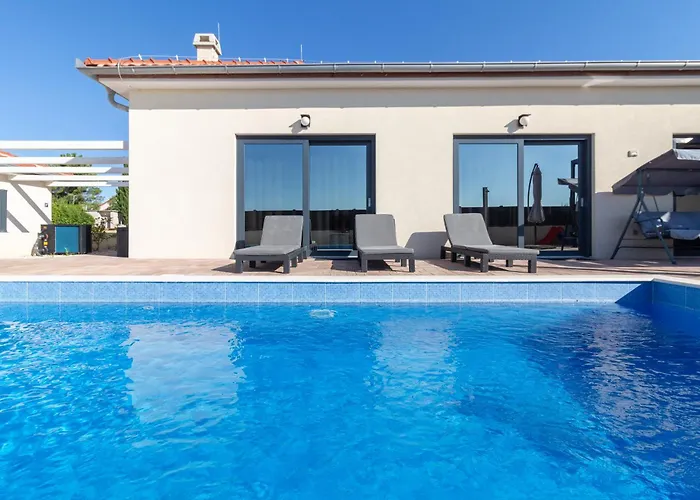 Manuela With Heated Pool 400 Meters From The Sea - By Ta Leut Agency Vila Vrsi