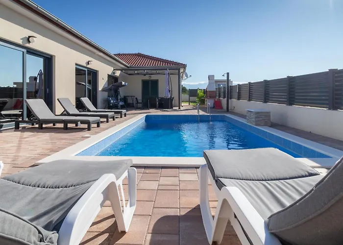 Manuela With Heated Pool 400 Meters From The Sea - By Ta Leut Agency Vrsi
