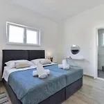 Βίλα Manuela With Heated Pool 400 Meters From The Sea - By Ta Leut Agency Vrsi