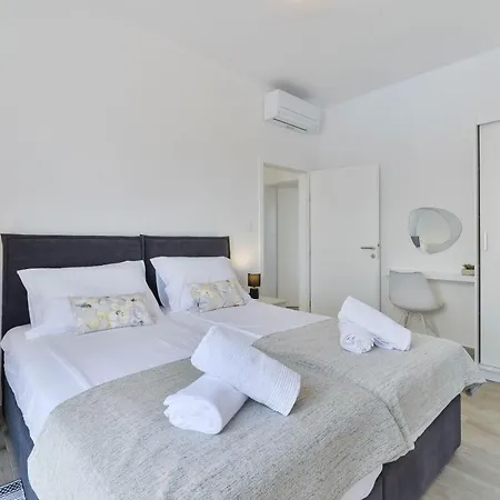 Manuela With Heated Pool 400 Meters From The Sea - By Ta Leut Agency Villa Vrsi