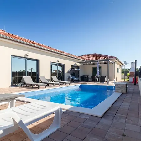 Manuela With Heated Pool 400 Meters From The Sea - By Ta Leut Agency * Vrsi