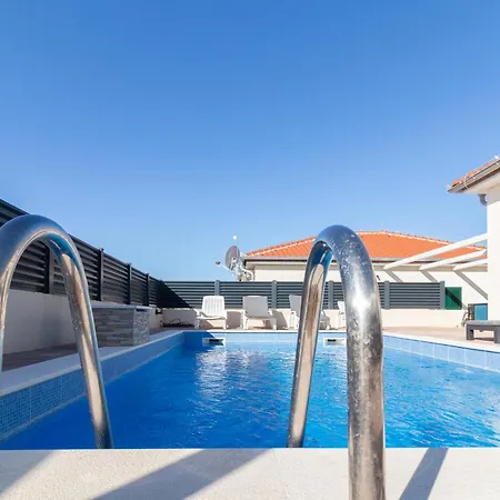 Βίλα Manuela With Heated Pool 400 Meters From The Sea - By Ta Leut Agency *