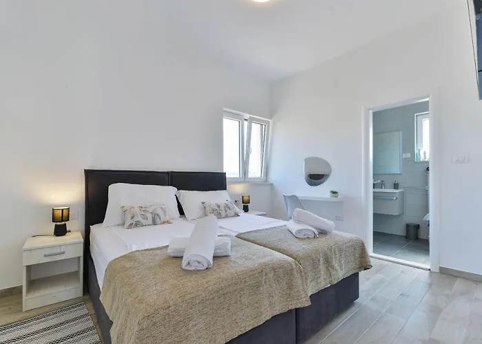 Manuela With Heated Pool 400 Meters From The Sea - By Ta Leut Agency Вилла Врси